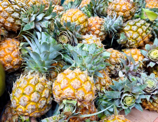 dien-bien-phu-lokalt-marked-ananas