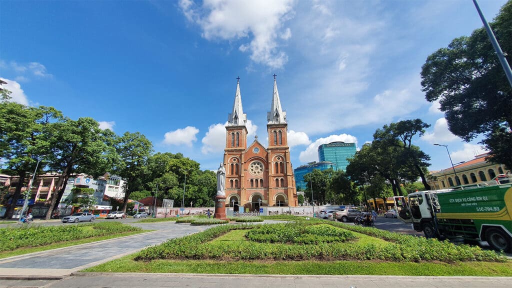 Ho Chi Minh City byrundtur - Det gamle Notre-Dame katedral i HCMC centrum