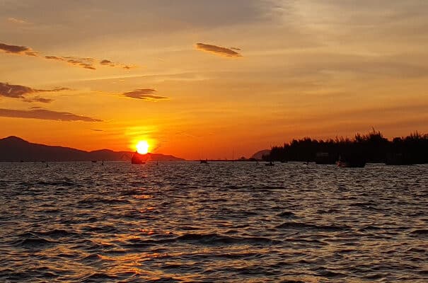 Sunrise tur i Hoi An. Oplev den smukke solopgang over Hoi An fra båd.