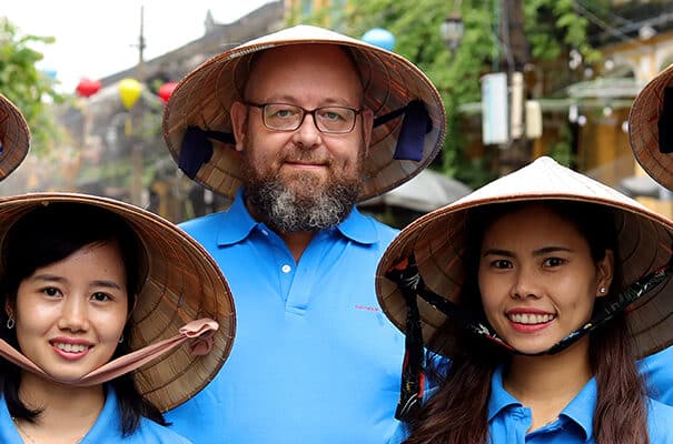 Medarbejderne i Vietnam Rejser sidder klar til at besvare dine spørgsmål, og hjælpe dig til planlægningen af den spændende rejse.