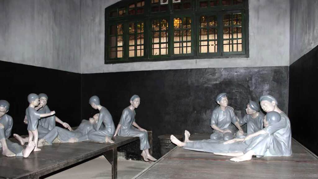 pakkerejse-klassiske-vietnam-hoa-lo-faengsel-2